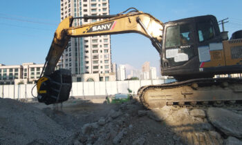 BF80.3-Sany-SY215C-China-Urban-jobsite-above-metro-station-demolition-Concrete